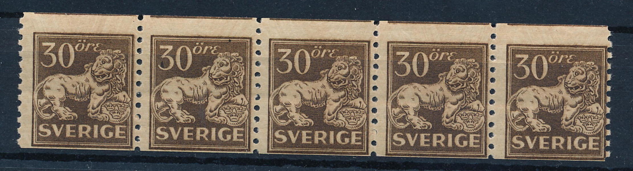 SVERIGE F148Ab 30 öre gråakt mörkbrun, postfriskt 5-strip med del av andra märke