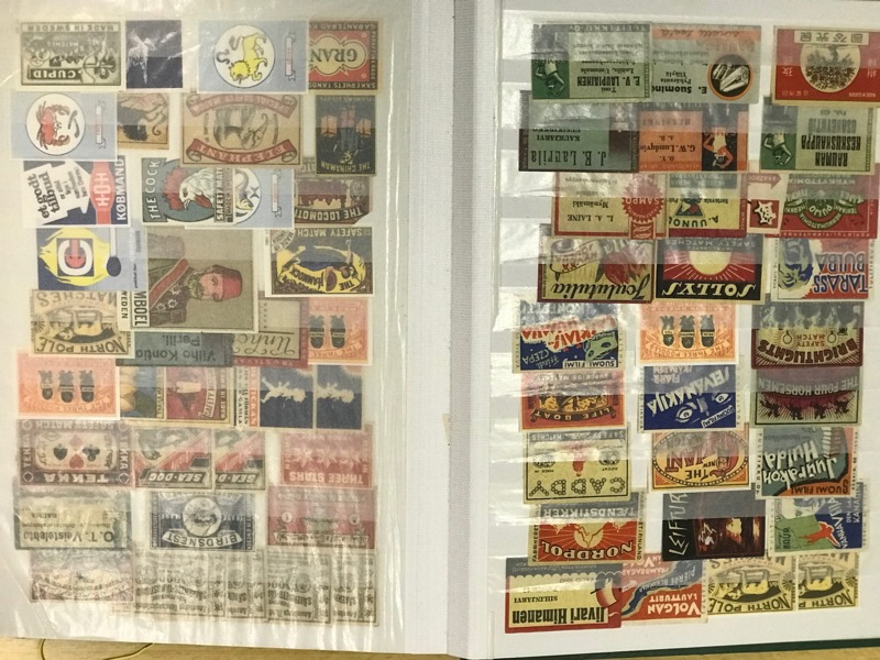 TÄNDSTICKSETIKETTER Samling äldre i insticksbok