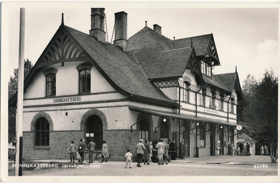 SKINNSKATTEBERG Järnvägsstationen