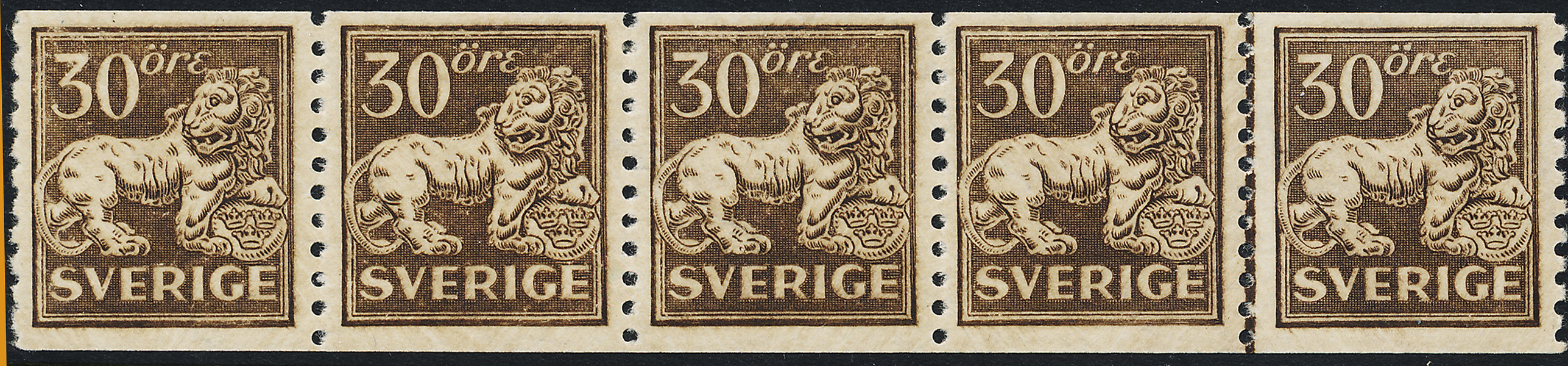 F148ACx St. Lejon 5 öre i postfriskt 5-strip med vm linjer