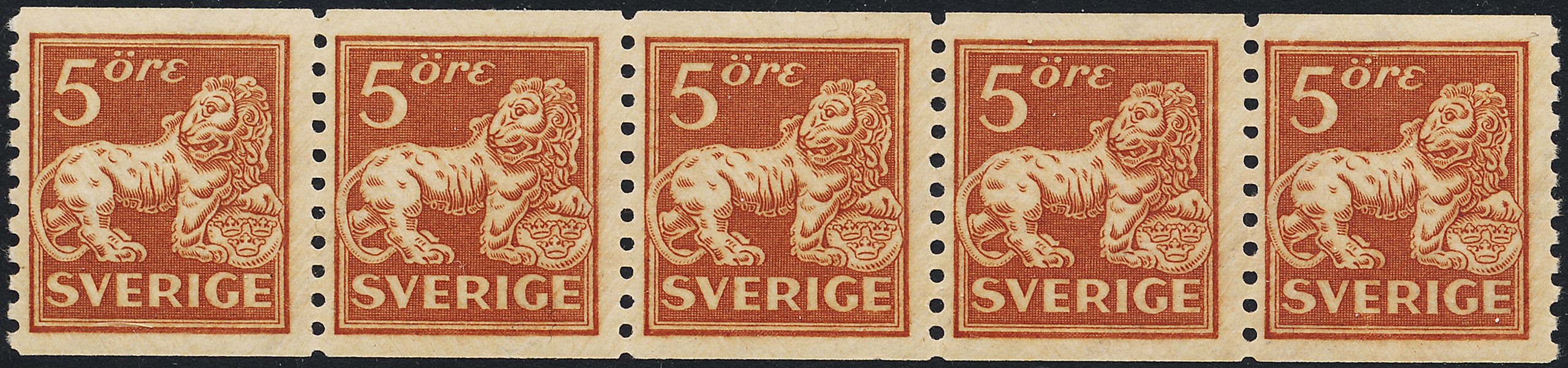 F142A Cc St.Lejon 5 öre brun typ II omvända linjer i postfrisk 5-strip