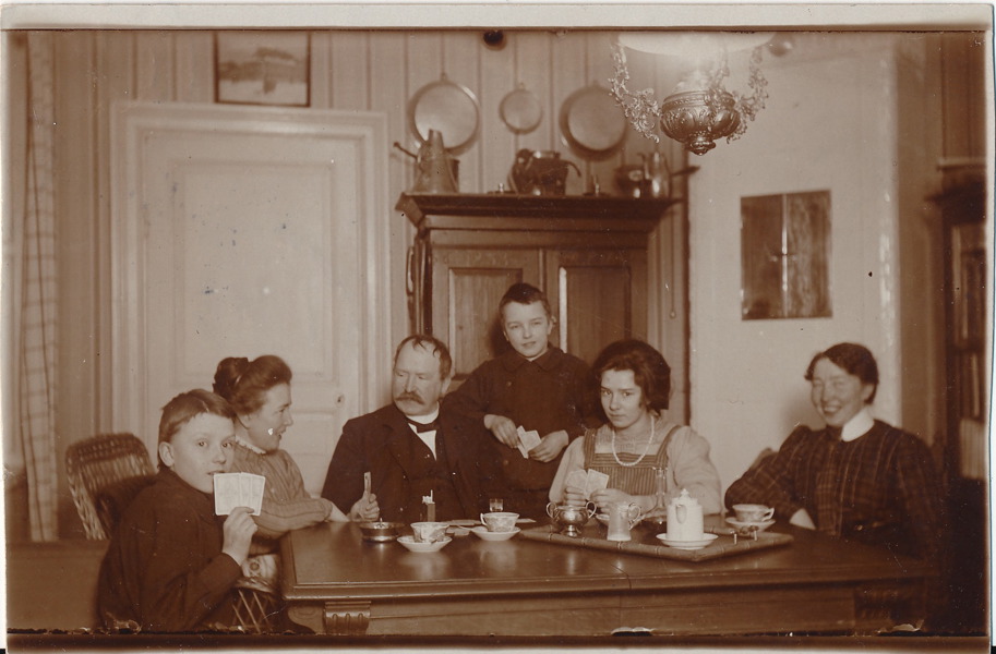VYKORT Fam. Bruno Liljefors i hemmet på Svartbäcksgatan 37, Stockholm