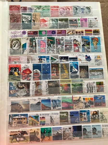 AUSTRALIEN Insticksbok med stämplade 1970 talet - 2006