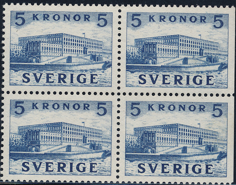 F332CB Slottet 5 kr blå i postfriskt fyrblock, 3+4