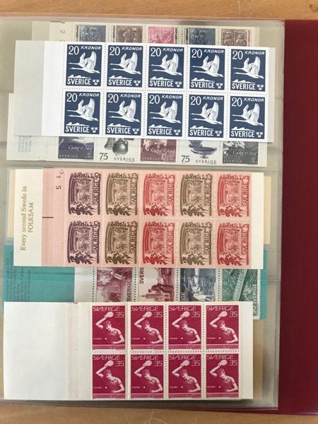 HÄFTEN. Samling med häften och block 1970-tal till 2000-tal. Fler med markeringar.