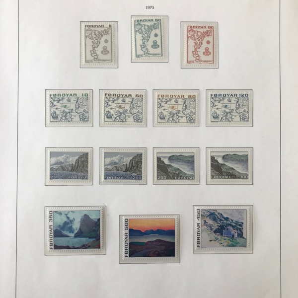 GRÖNLAND OCH FÄRÖARNA. Samling i album och tjock insticksbok