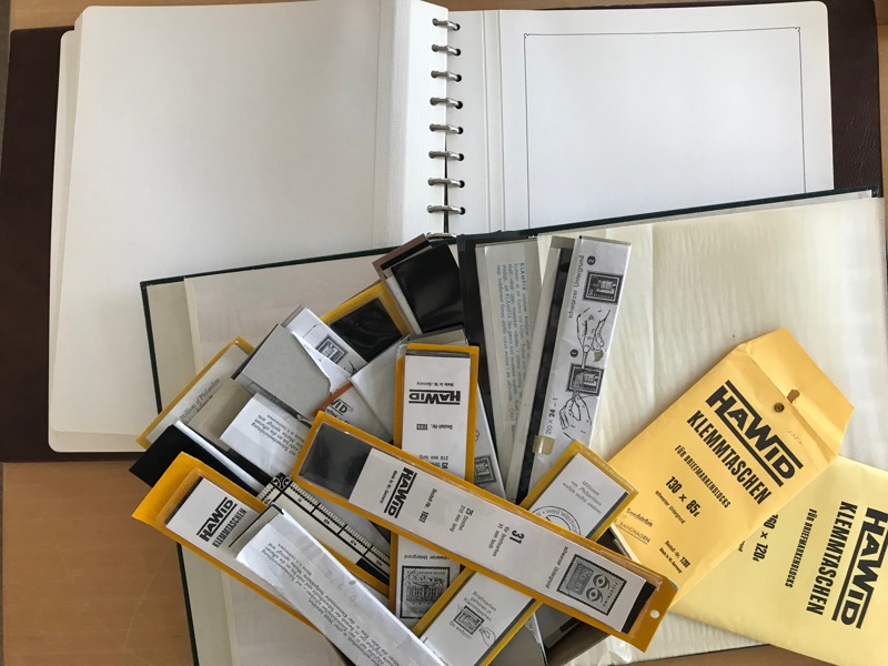 TILLBEHÖR. Kabe-album med otryckta blad, insticksalbum och svarta tabs i olika storlekar