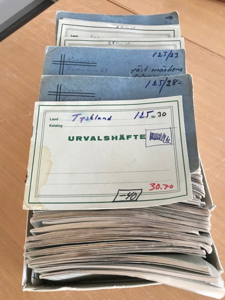 HELA VÄRLDEN. 105 st gamla urvalshäften. Lagda för många år sedan...
